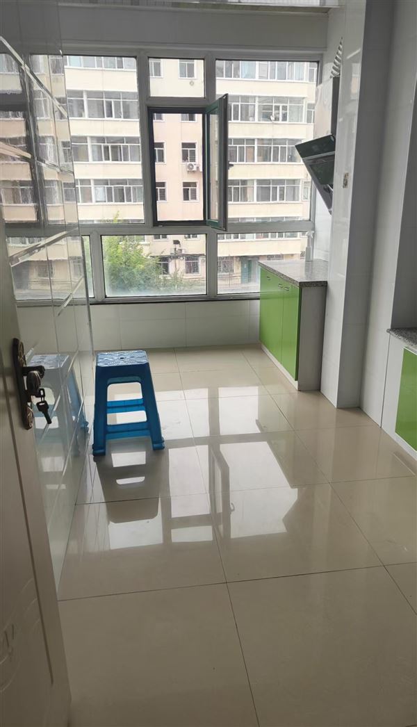 出租华林御景A区步梯四楼南北通透两居室设施齐全