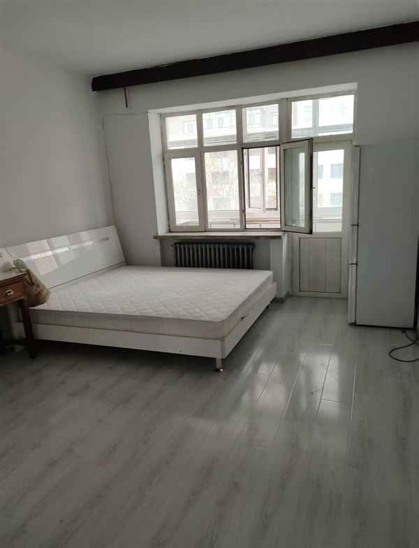 500元体育馆农行家属楼三居室设施齐全随时入住